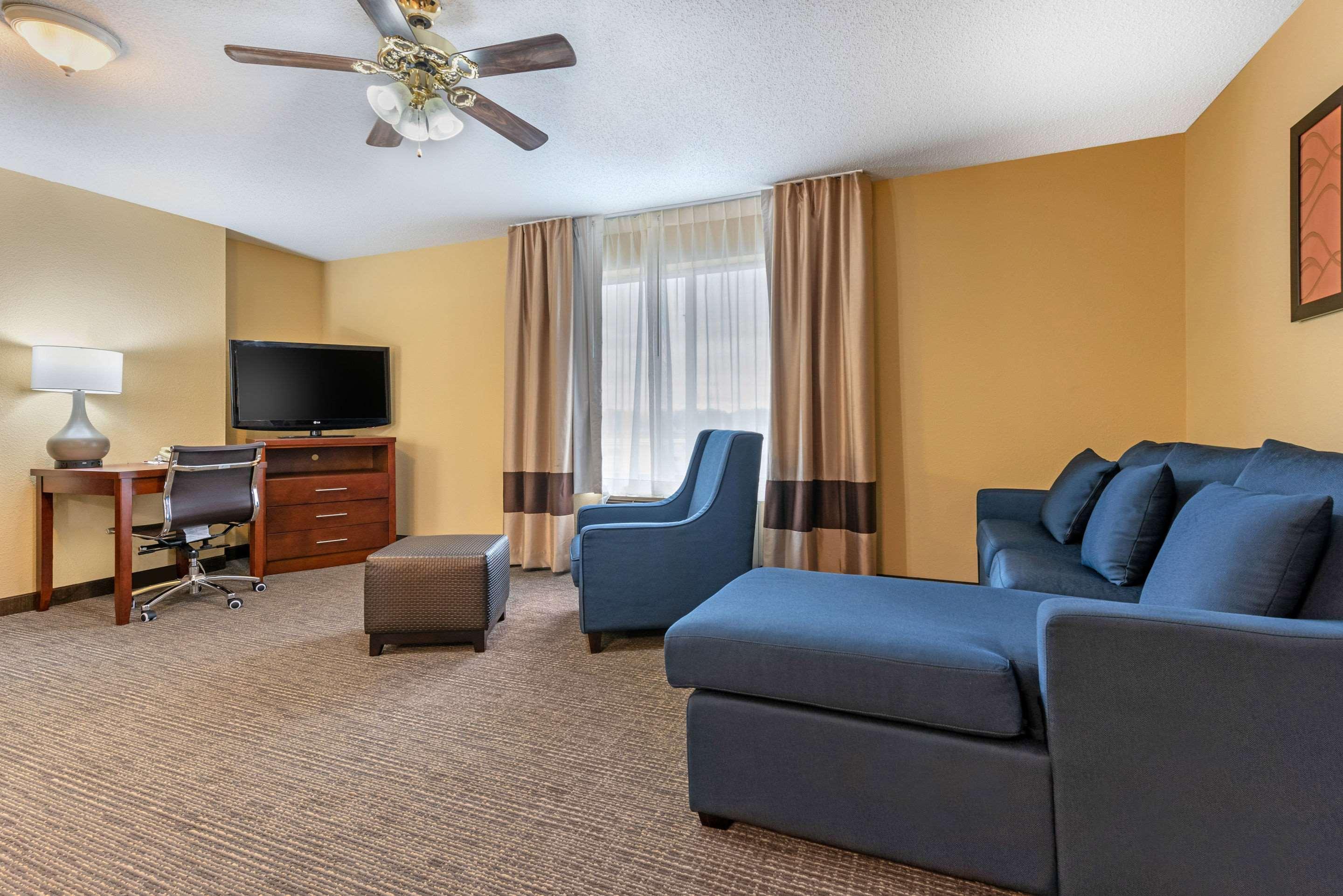Comfort Suites Findlay Exterior photo